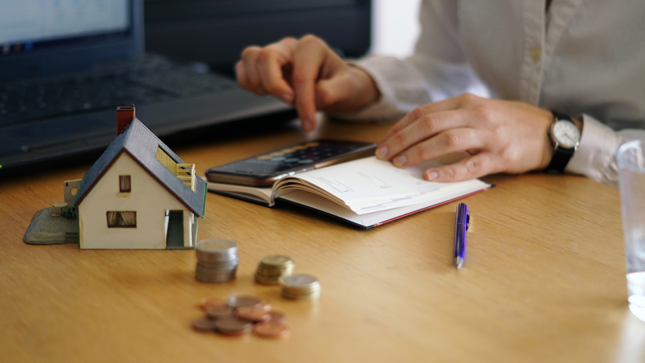 Banks go for interest rate cuts